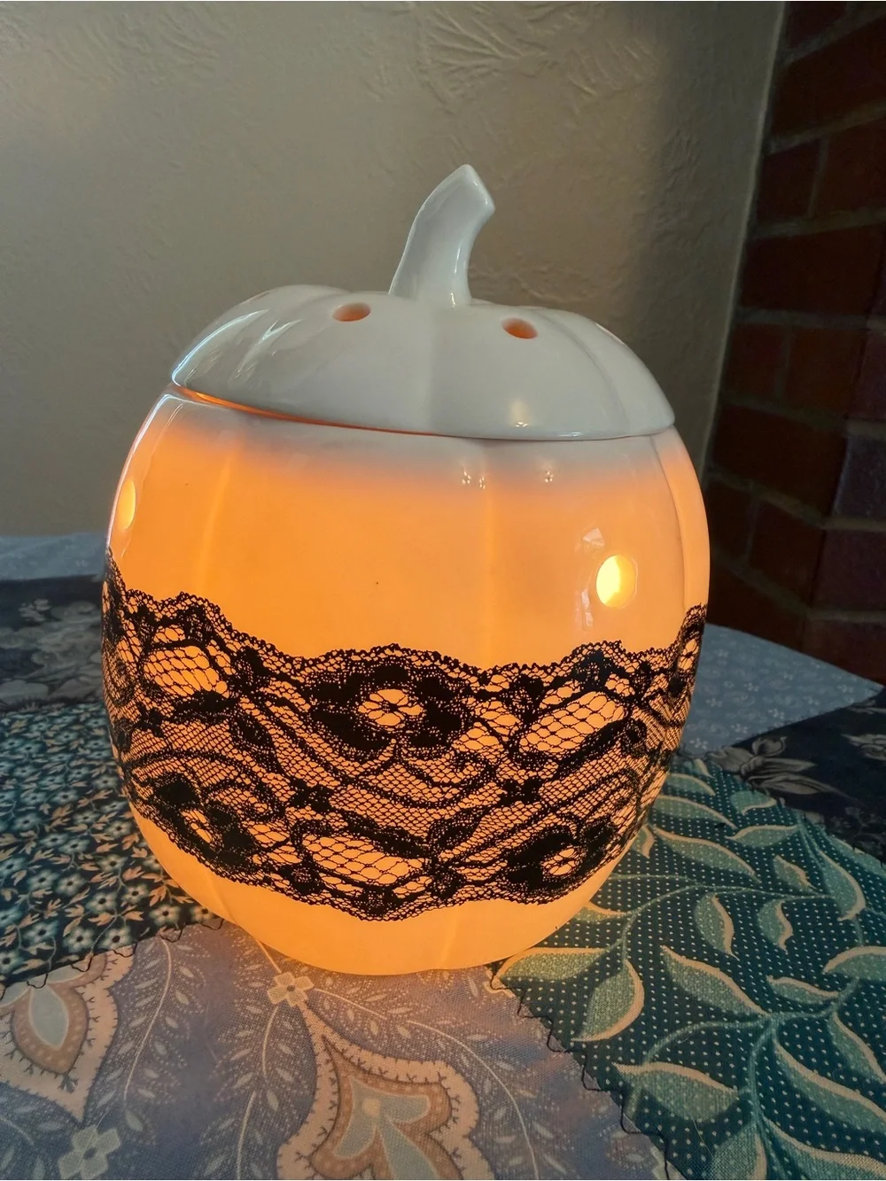 Scentsy Pumpkin Lace Warmer